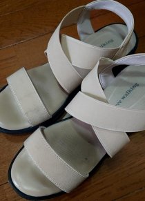 使用感たっぷりサンダル